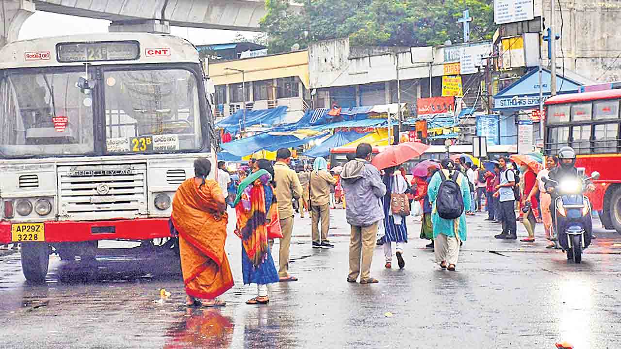 ఆర్టీసీ విలీనంపై ఇక తాడోపేడో.. వరుస ఆందోళనలకు కార్మిక సంఘాల పిలుపు