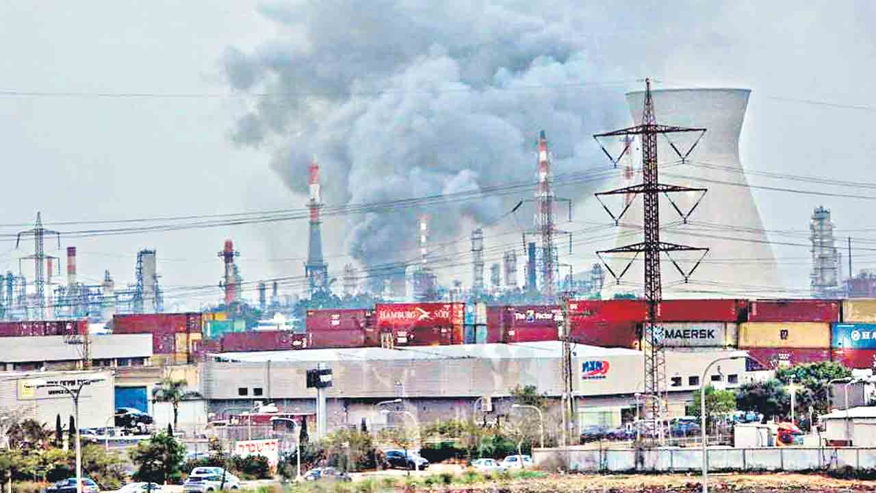 యుద్ధ కేంద్రాలుగా గ్యాస్‌ క్షేత్రాలు.. ప్రమాదకర మలుపు తిరిగిన పశ్చిమాసియా యుద్ధం