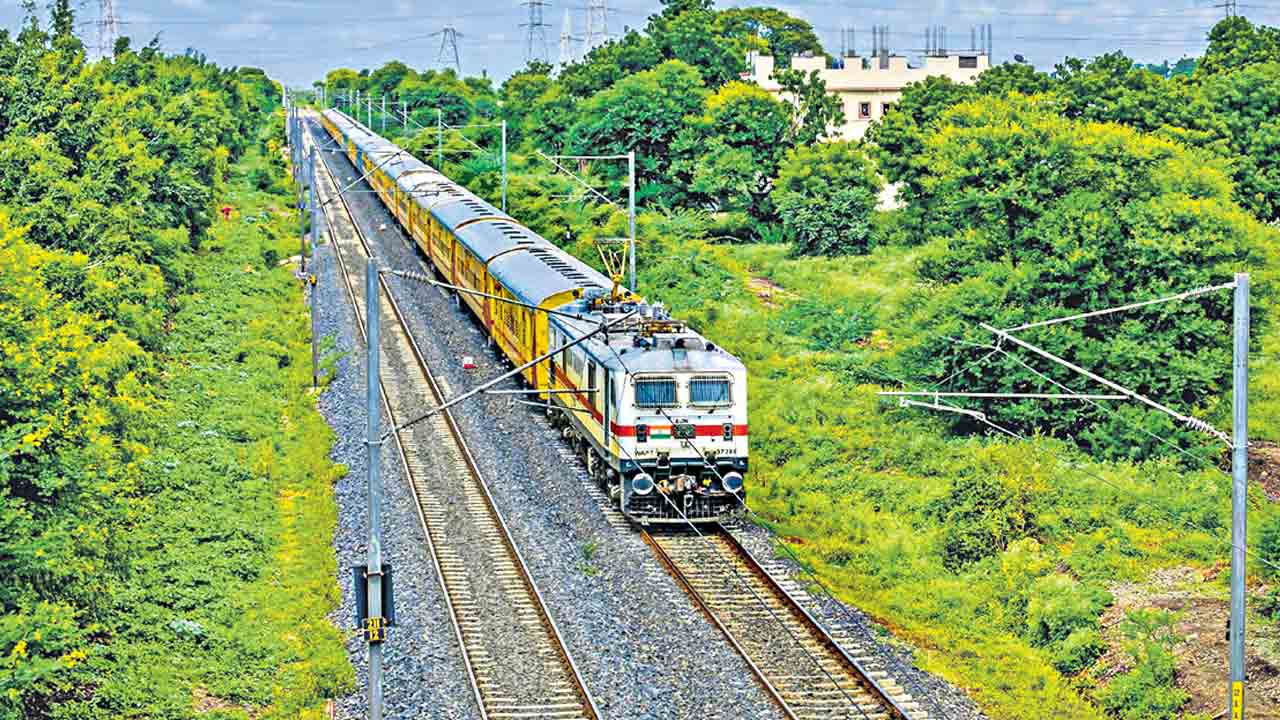 మూడో లైన్‌ పట్టాలు ఎక్కేనా.. రైల్వే ప్రాజెక్టులపై కేంద్రం వివక్ష.. కాంగ్రెస్‌ నిర్లక్ష్యం