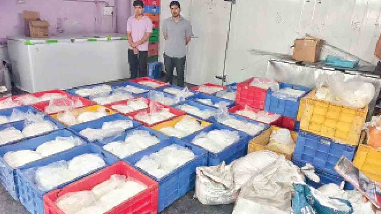 విచ్చలవిడిగా కల్తీ దందా.. తనిఖీల్లో బయటపడుతున్న కల్తీ పాలు, నెయ్యి, పెరుగు, పన్నీరు