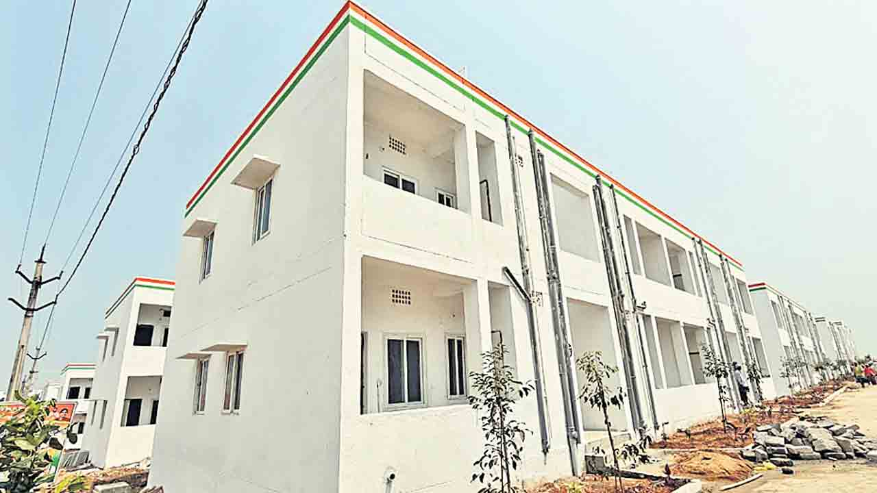 సీఎం వచ్చేదెన్నడో.. ఇండ్లు ఇచ్చేదెప్పుడో!