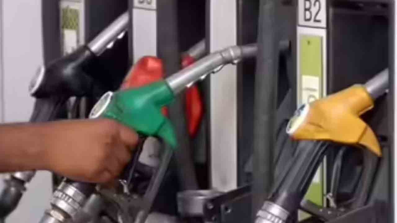 ప్రీమియం పెట్రోల్‌పై రూ.2 పెంపు