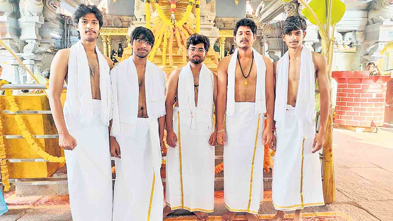 గోదావరి నదిలో ఐదుగురు గల్లంతు