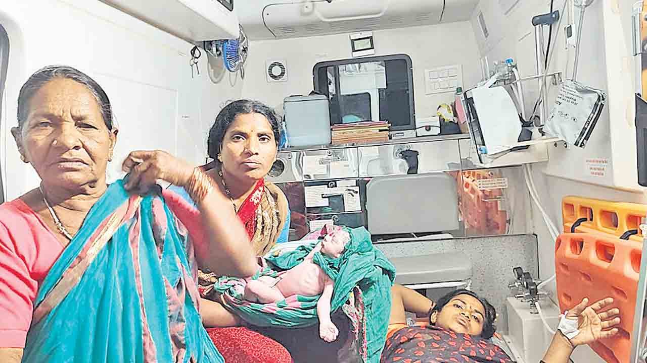 డాక్టర్‌ లేడు.. తాండూర్‌ వెళ్లండి.. సీఎం ఇలాకాలోని కొడంగల్‌ దవాఖాన దుస్థితి