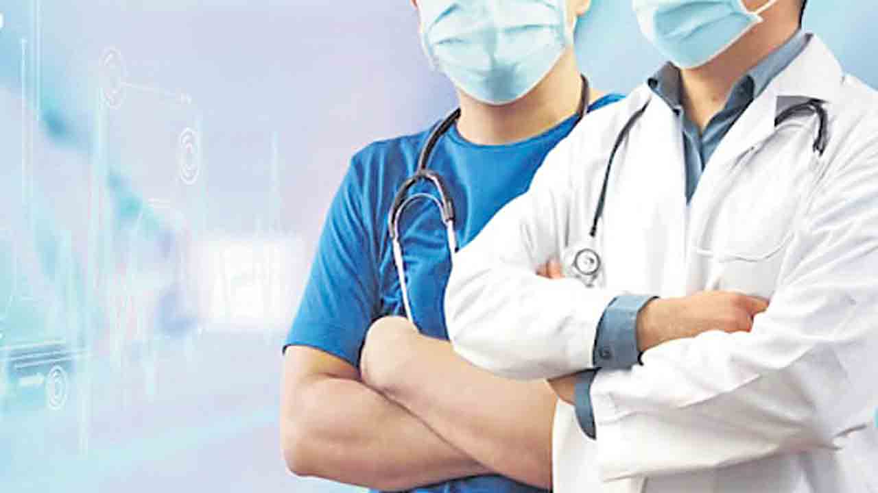 వైద్యశాఖలో వసూళ్ల బ్యాచ్‌.. రెచ్చిపోతున్న లాంగ్‌స్టాండింగ్‌ అధికారులు