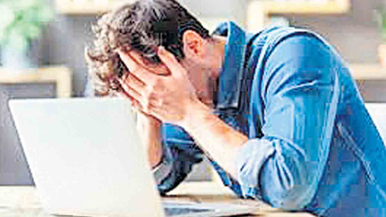 రిజిస్ట్రేషన్ల వెబ్‌సైట్‌ డౌన్‌.. నిలిచిన రిజిస్ట్రేషన్లు.. ప్రజలకు అవస్థలు