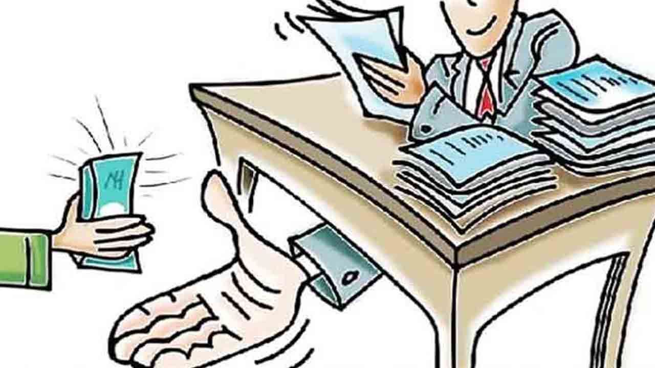 వైరా ఎంవీఐ కార్యాలయంపై ఏసీబీ దాడులు