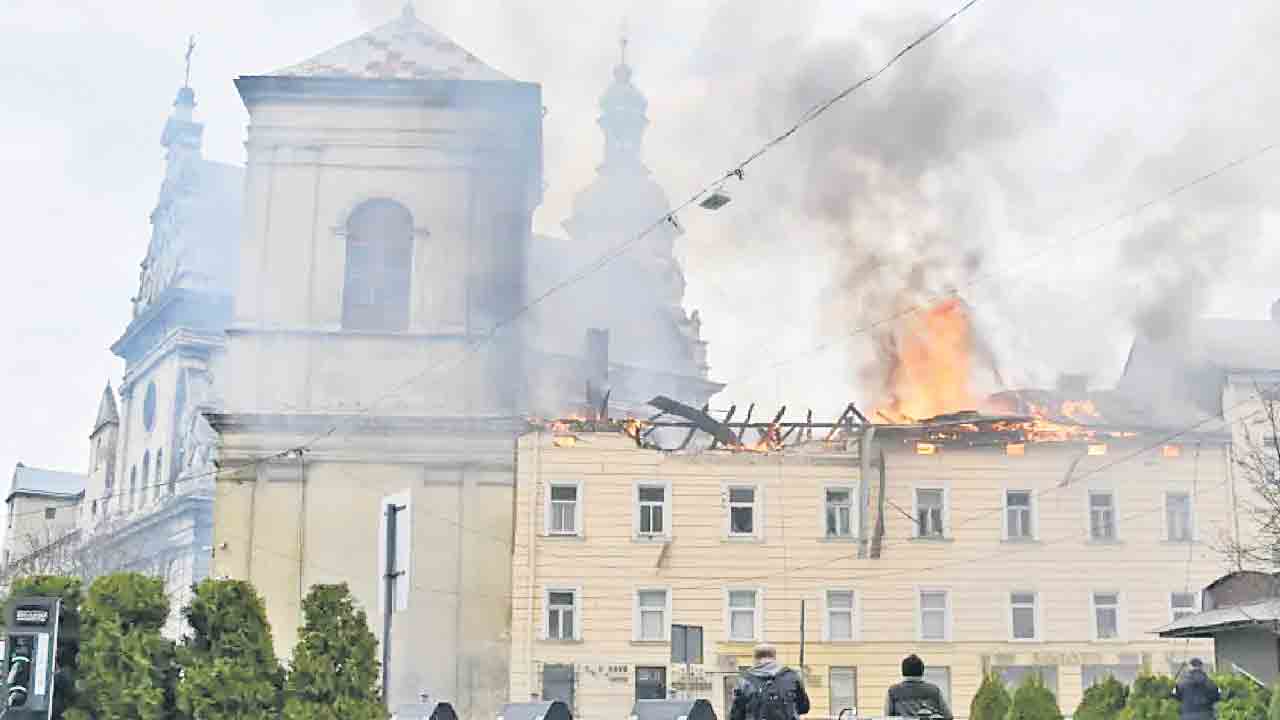 ఉక్రెయిన్‌పై 1000 డ్రోన్లతో దాడి