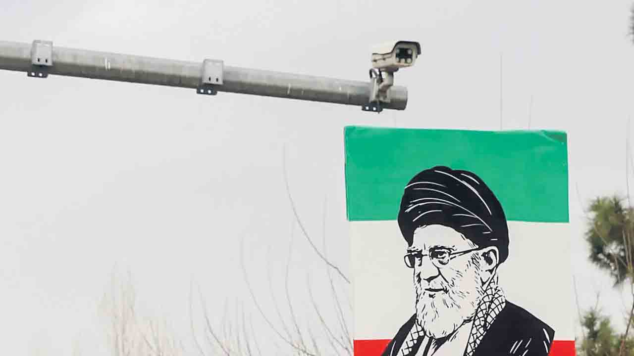 దంతాల్లో చిప్‌ పెట్టి.. ట్రాఫిక్‌ ట్రాక్‌ చేసి.. ఖమేనీ హత్యకు ఏడాదిగా నిఘా వర్గాల పక్కా ప్లాన్‌