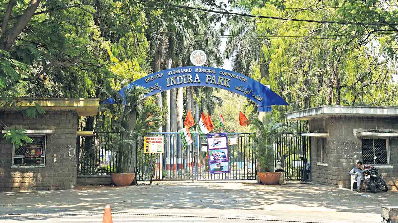 ఇందిరాపార్కులో స్థలం కబ్జా.. కాంట్రాక్టర్‌పై కేసు నమోదు