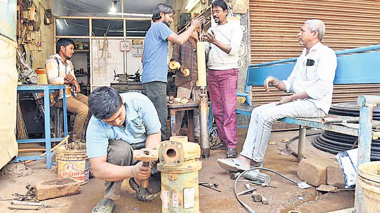 కరెంట్‌ కోత.. రైతు వ్యధ!