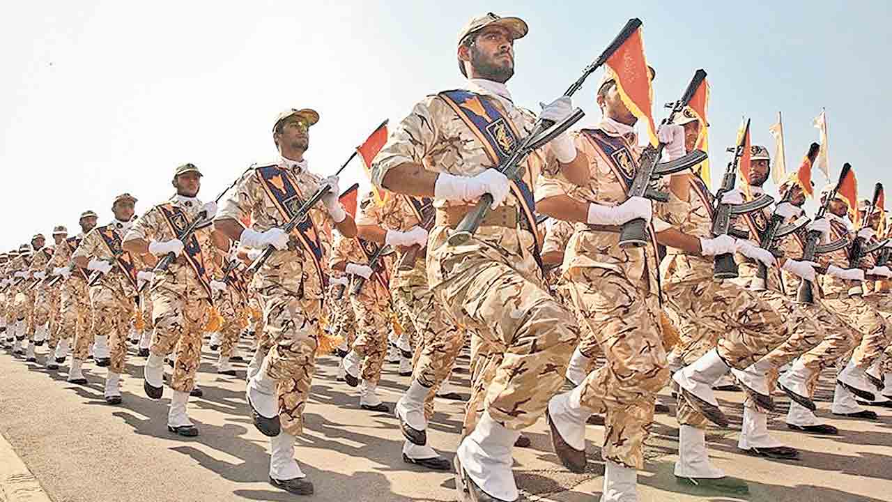 10 లక్షల యుద్ధ వీరులు.. అమెరికాను ఢీ కొట్టేందుకు ఇరాన్‌ సర్వ సన్నద్ధం