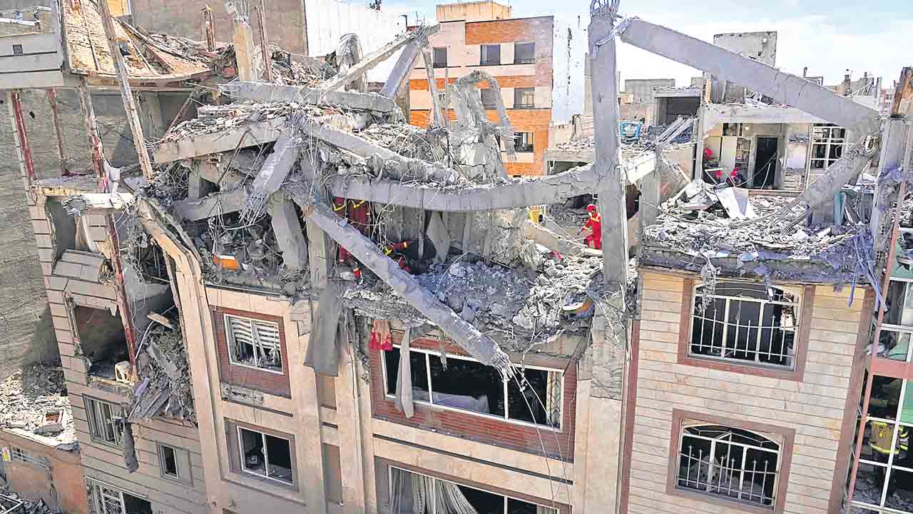 ఇరాన్‌పై దాడులు ఇక ఉధృతం.. ఇజ్రాయెల్‌ రక్షణ మంత్రి హెచ్చరిక