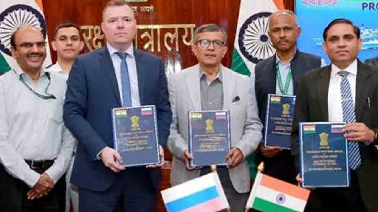 5 వేల కోట్లతో క్షిపణులు, హెలికాప్టర్లు.. ఒప్పందంపై భారత్‌ సంతకం