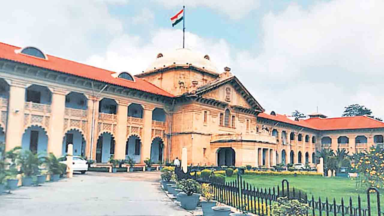 మహిళతో వివాహితుడి సహ జీవనం చట్ట విరుద్ధం కాదు!