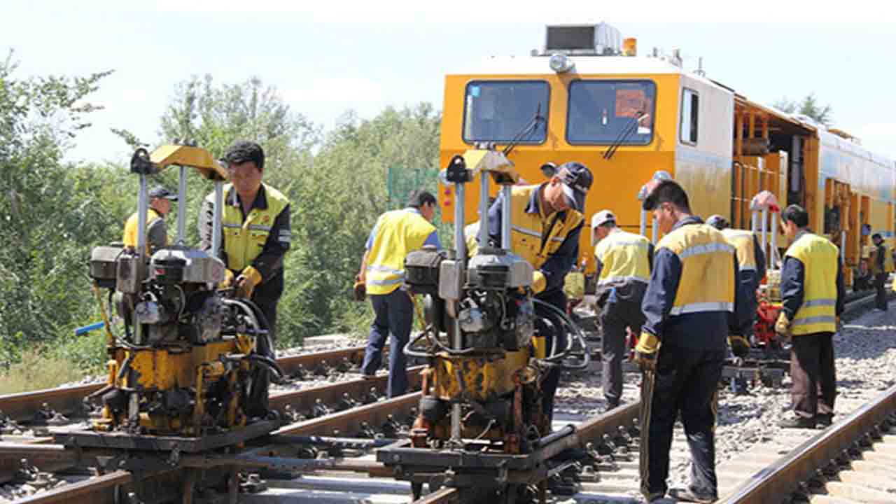 రైల్వే ట్రాక్‌ నిర్వహణలో అక్రమాలు!