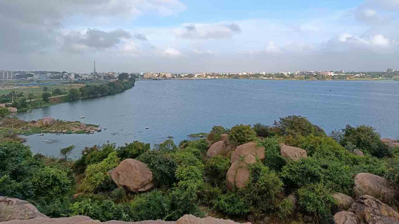 పట్టా భూముల్లోకి అమీన్‌పూర్‌ పెద్దచెరువు!