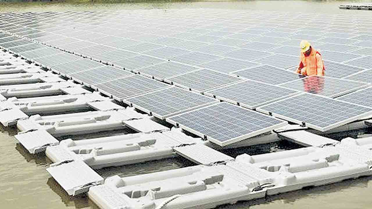 సోలార్‌ ప్లాంట్లకు నెట్‌ మీటర్లు లేవు.. కొరతతో యజమానుల విలవిల
