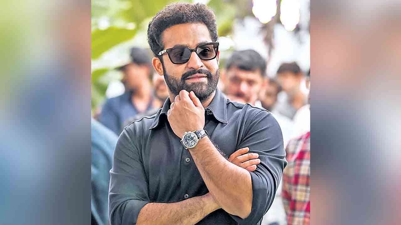 ఎగురుతున్న విమానంలో యాక్షన్‌?