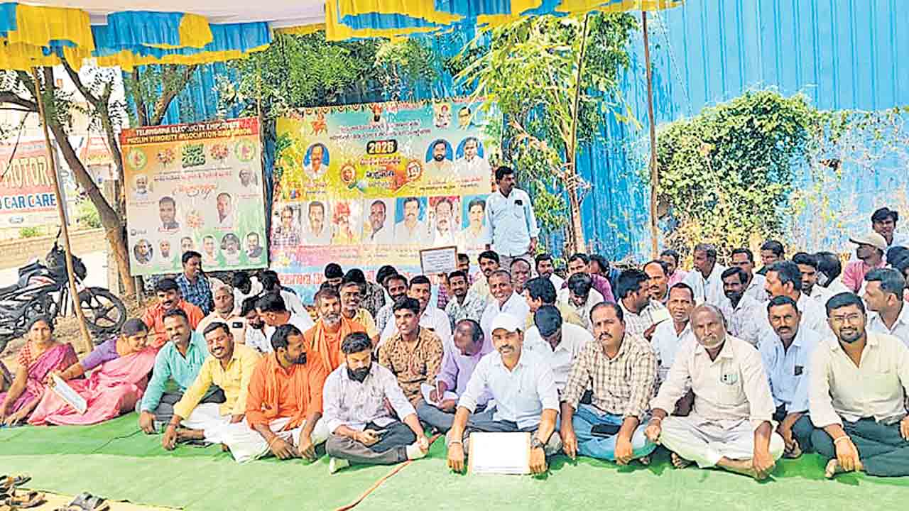 విద్యుత్తు కార్మికుల ఆందోళన.. రాష్ట్రవ్యాప్తంగా నిరసనలు