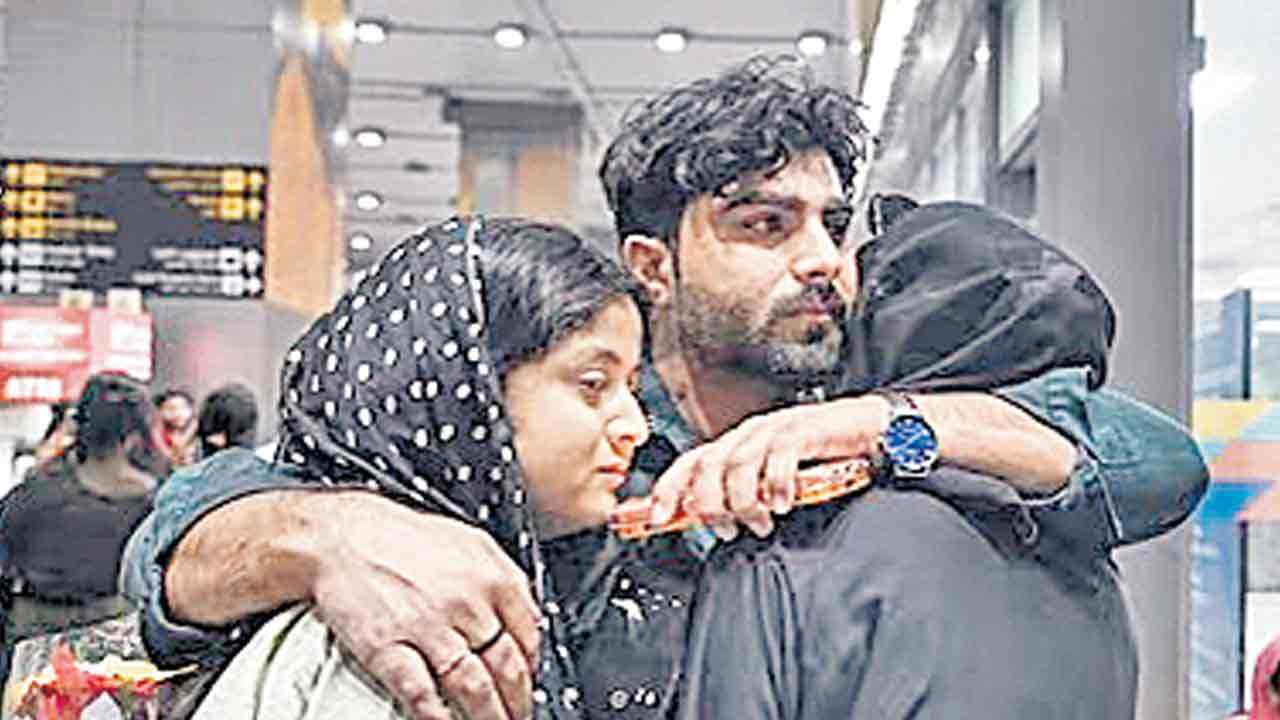 గల్ఫ్‌ నుంచి తిరిగొచ్చిన 52 వేల మంది భారతీయులు