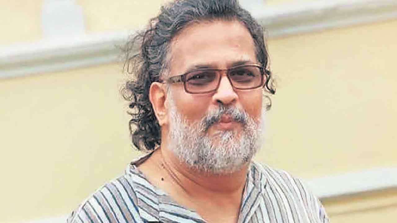 గాంధీ విగ్రహం కోసం ఇండ్ల కూల్చివేత అబద్ధం