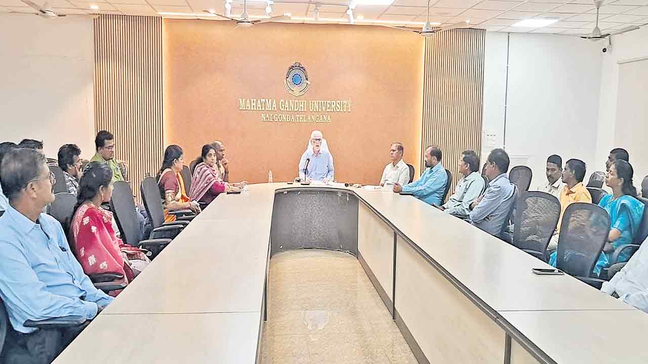 విద్యార్థులకు 75శాతం హాజరు ఉండాలి