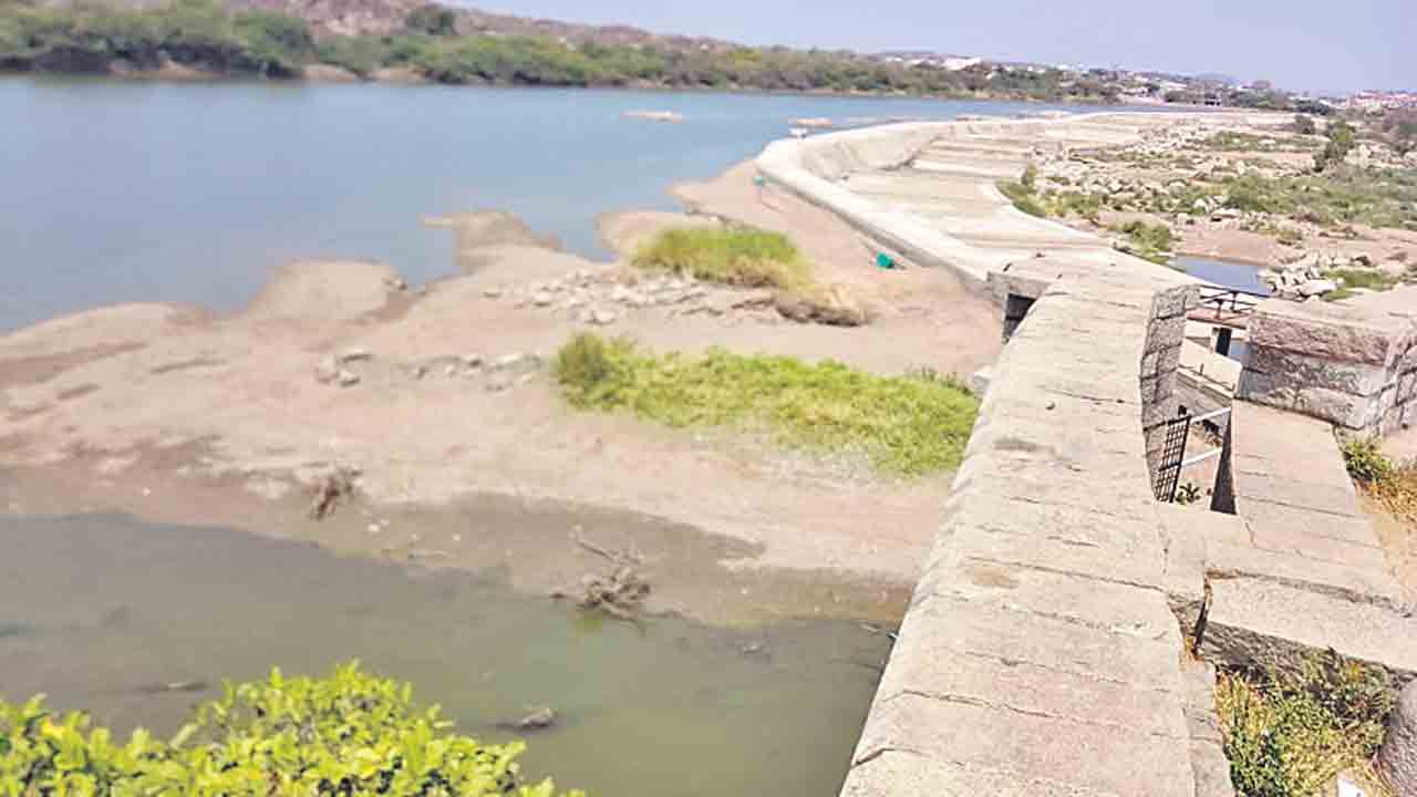 జలం తోడేస్తున్నారు..