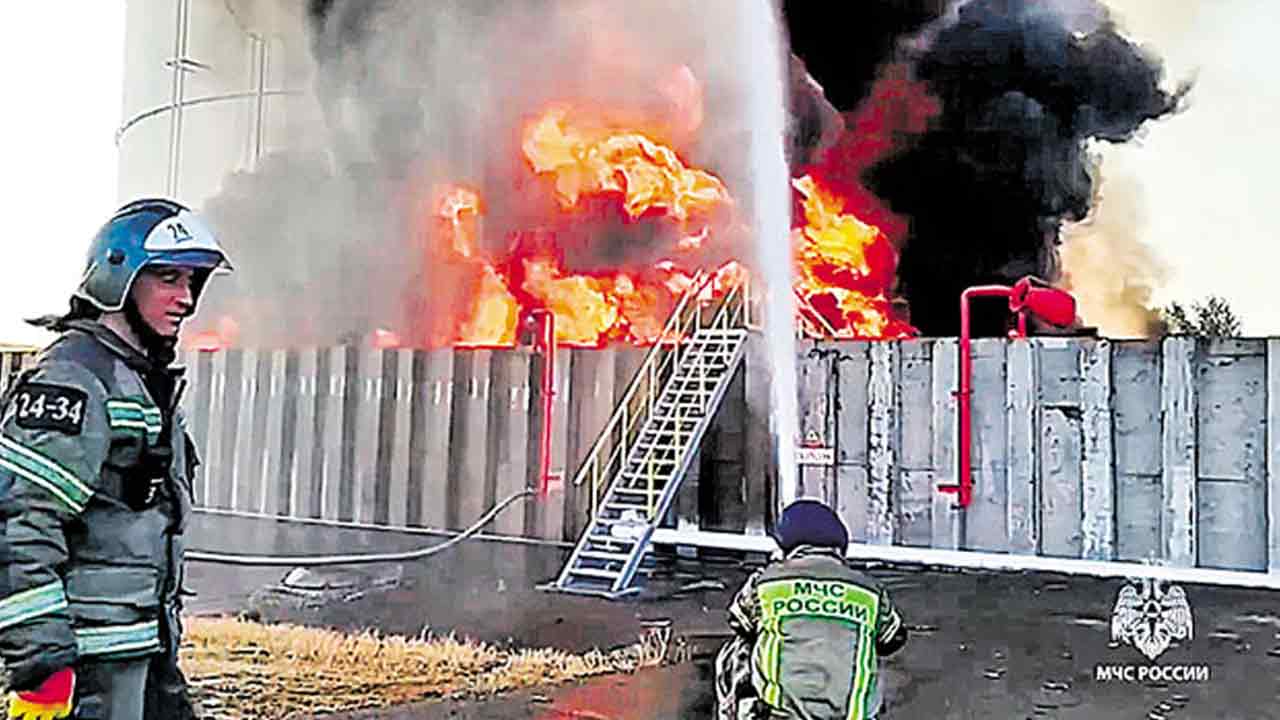 రష్యా ఆయిల్‌ హబ్‌పై ఉక్రెయిన్‌ డ్రోన్‌ దాడి