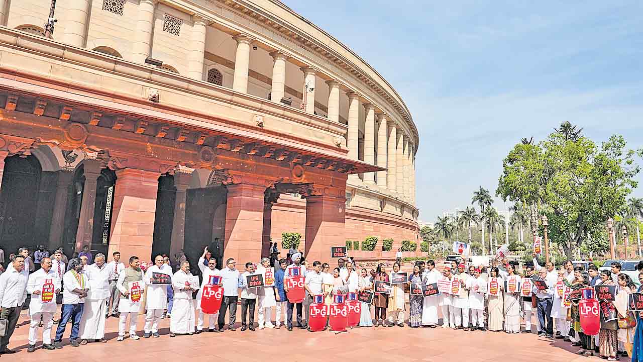 మోదీజీ.. ఏదీ ఎల్పీజీ?