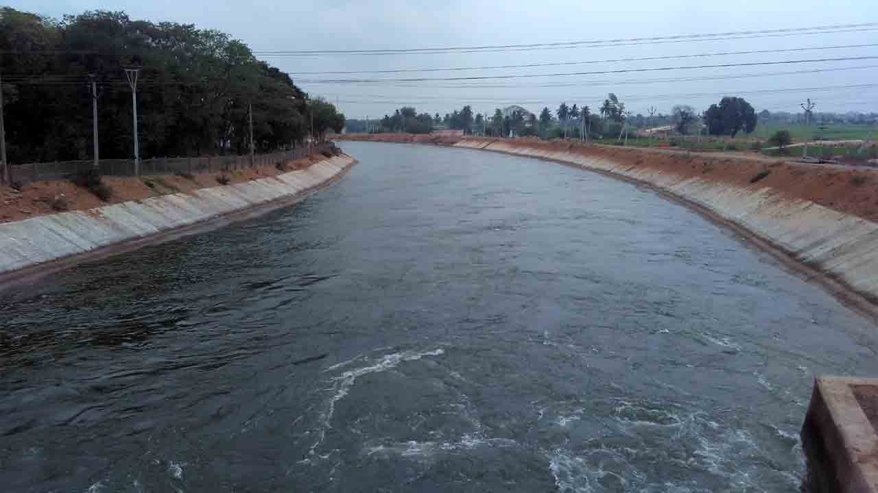 పాలేరు పాత కాలువకు నీటి విడుదల