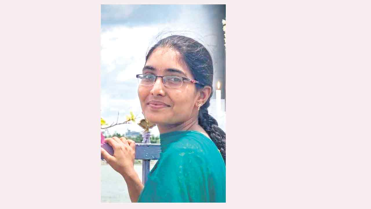 నిరుద్యోగ యువతి బలవన్మరణం