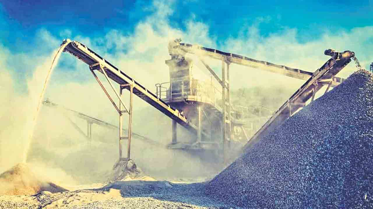 రాయల్టీ.. పెనాల్టీ నడుమ నలిగి