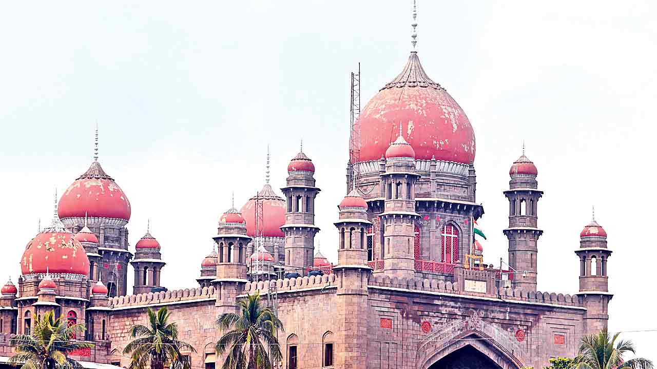 కొణతం దిలీప్‌కు పాస్‌పోర్ట్‌ తిరిగి ఇవ్వండి