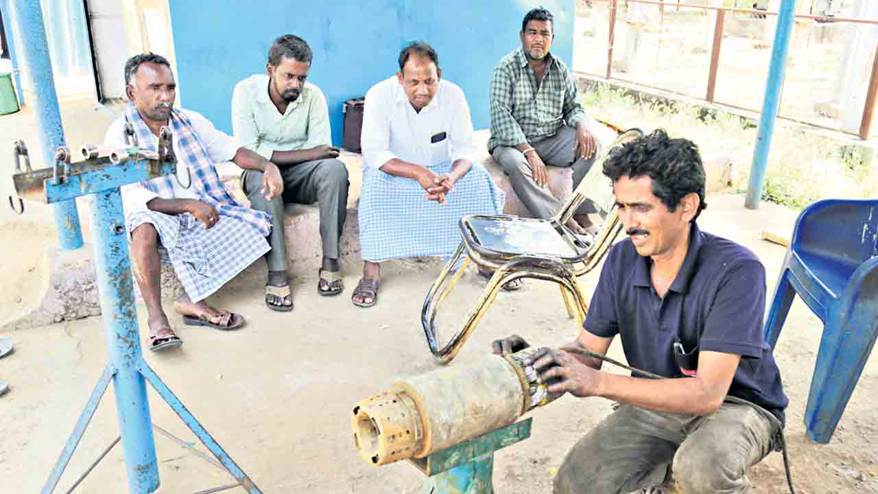 కరెంట్‌ కోతలు.. కర్షకులకు కష్టాలు