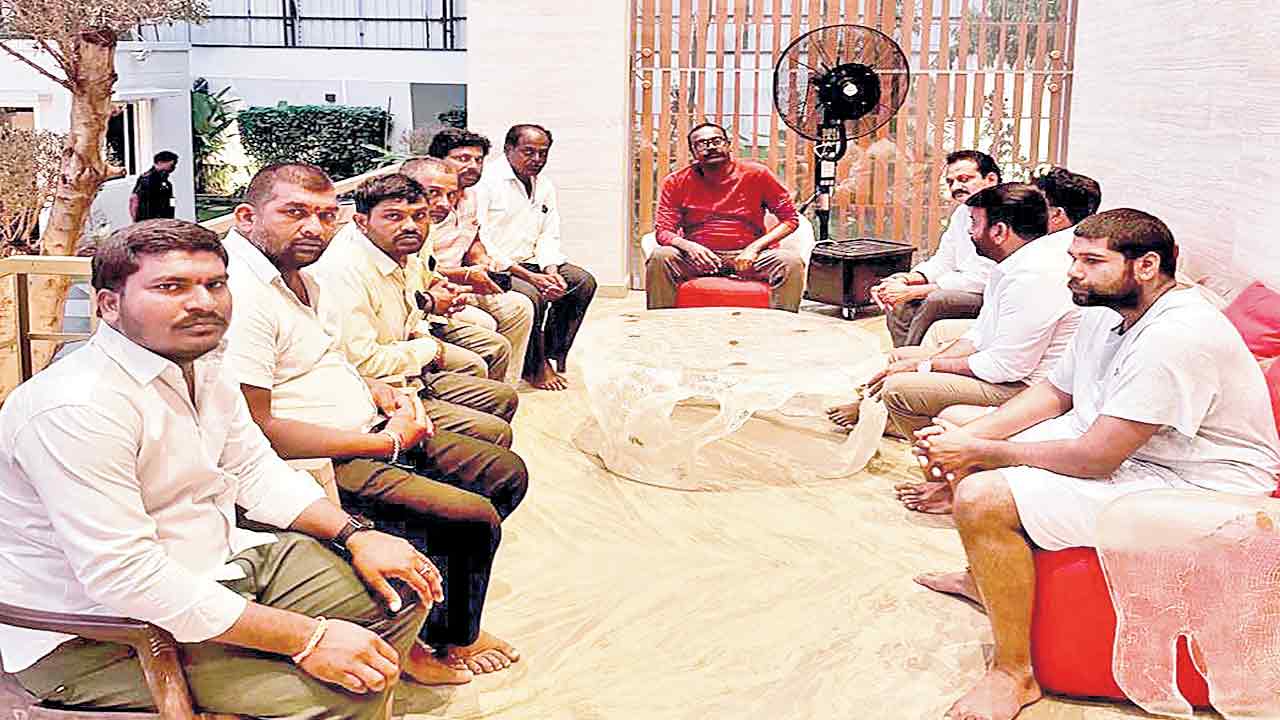 ‘భూదాన్‌’ బాధితులకు బీఆర్‌ఎస్‌ భరోసా