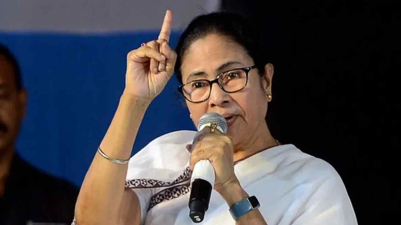 మోదీయే అతి పెద్ద చొరబాటుదారుడు: మమత