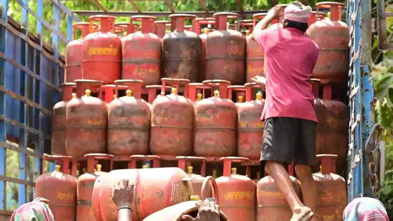 ముంబైలో 27 సిలిండర్లు చోరీ