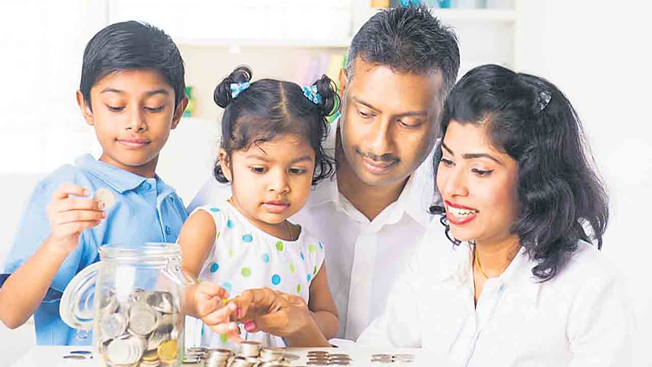 చిట్టి చేతులతో చిన్నచిన్నగా..