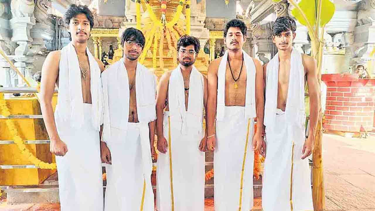 గోదావరిలో ఐదుగురు బీటెక్‌ విద్యార్థులు గల్లంతు