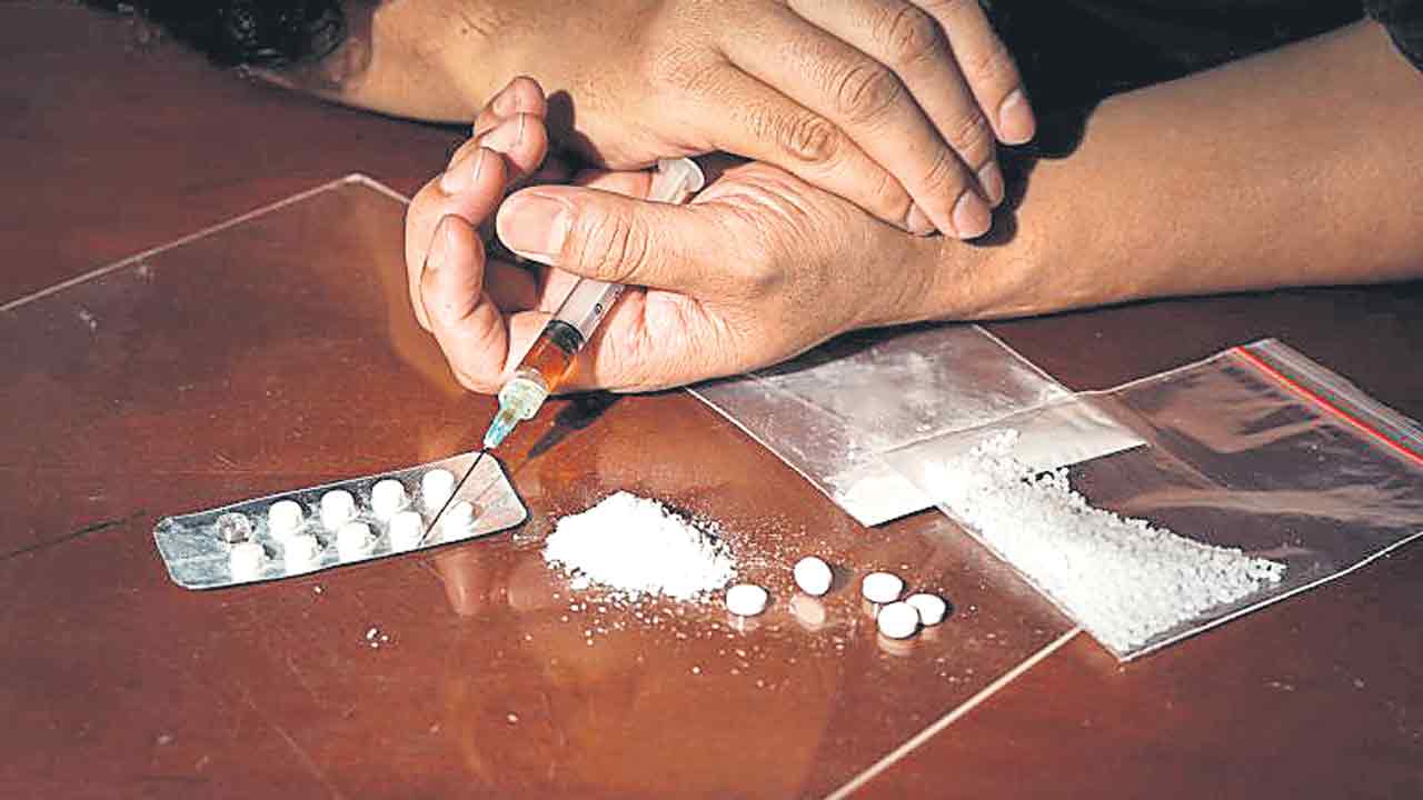 సింథటిక్‌ డ్రగ్స్‌ హబ్‌గా తెలంగాణ