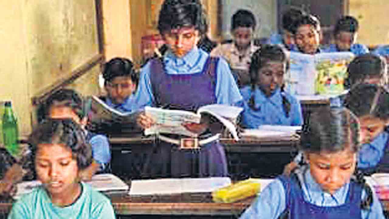 ప్రభుత్వ డిగ్రీ కాలేజీల్లో అడ్మిషన్లు ఢమాల్‌