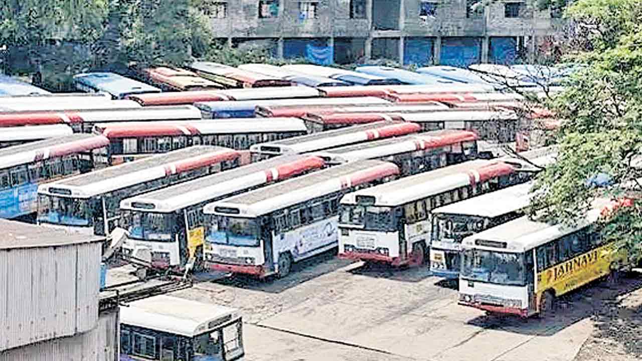 సమ్మె నోటీసుకే ఆర్టీసీ జేఏసీ మొగ్గు!