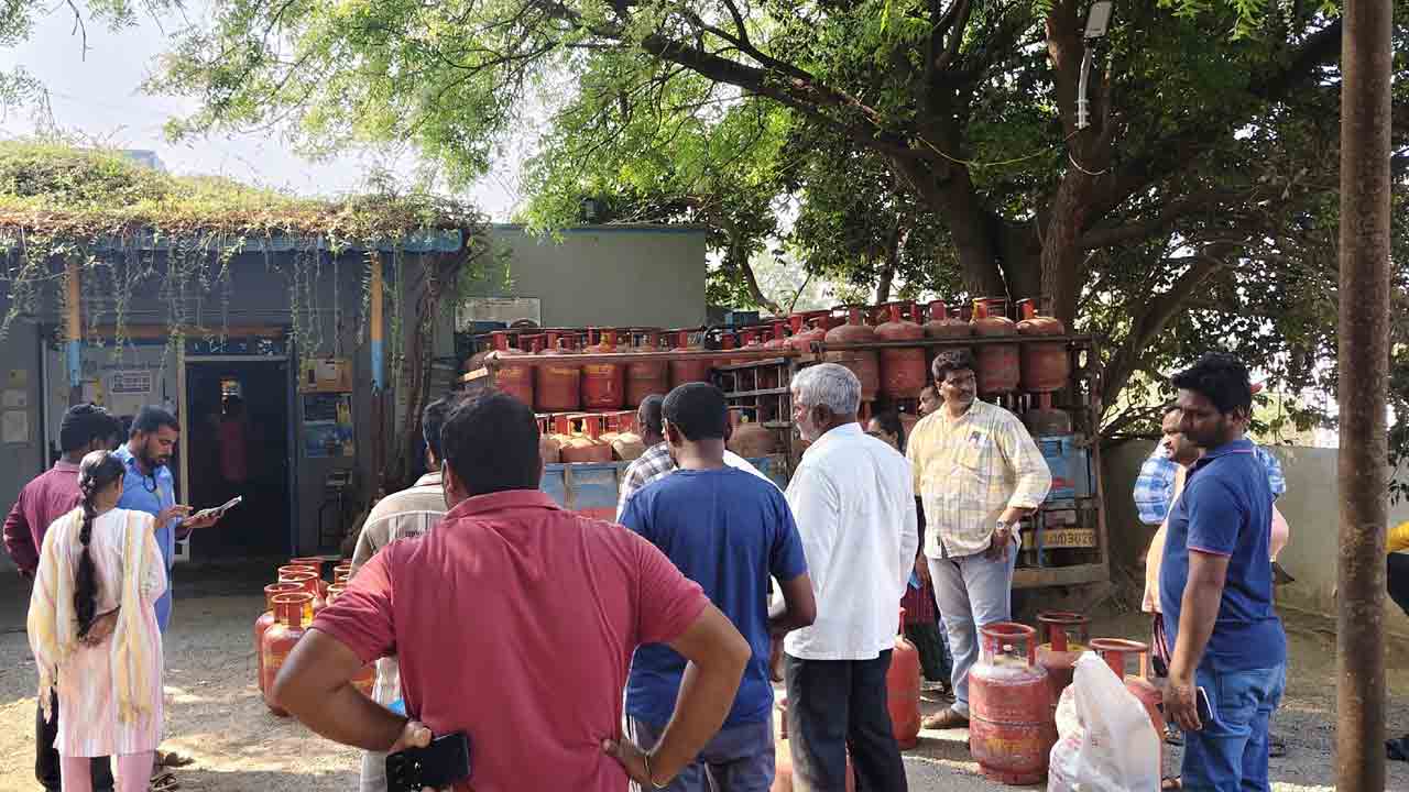 గ్యాస్‌ బ్లాక్‌ దందా !