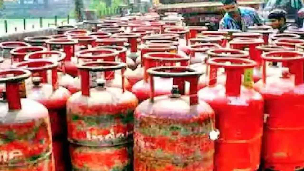 ఎల్పీజీ కొరత లేనేలేదు!