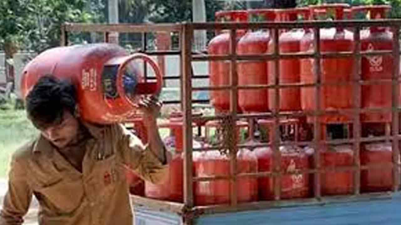 ఎల్పీజీ లభ్యతపై ఆందోళన వద్దు