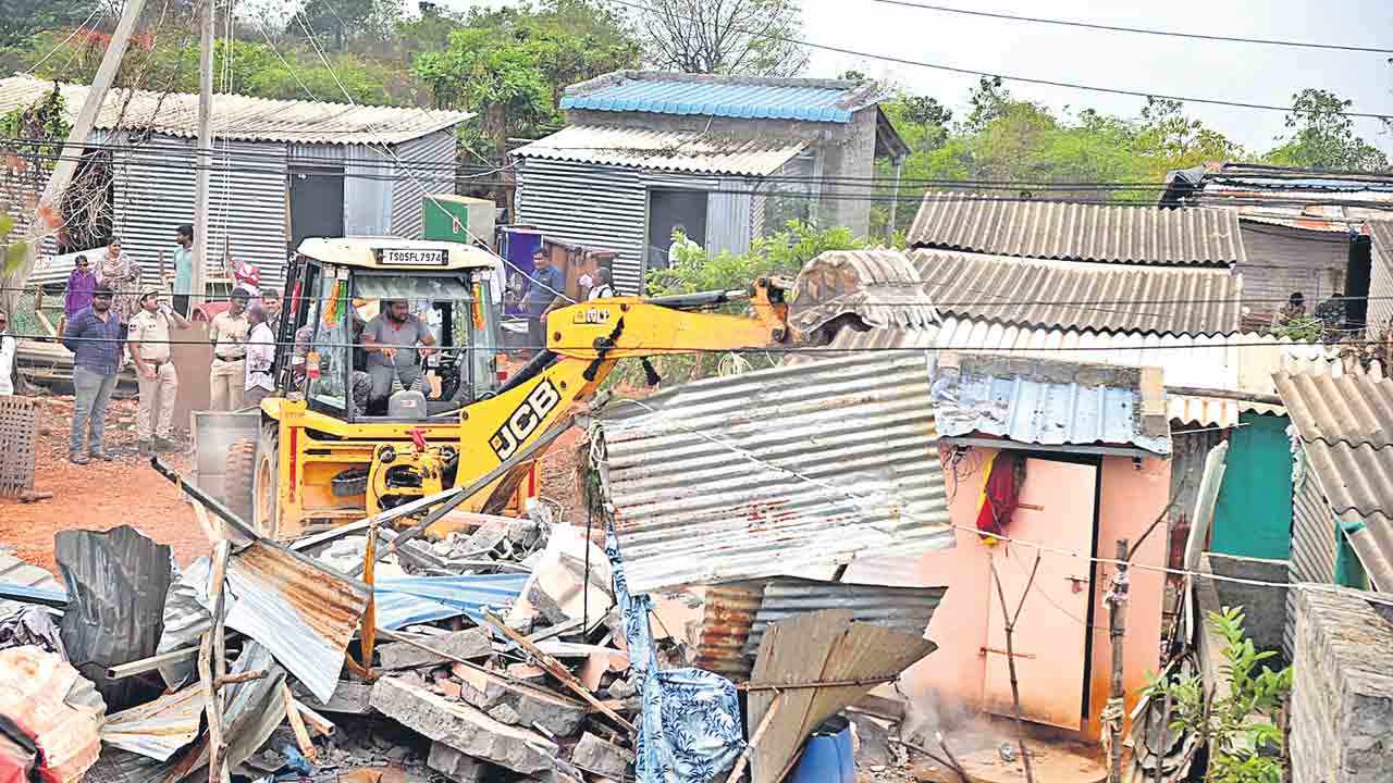 ఇదేనా.. మొహబ్బత్‌ కీ దుకాన్‌?