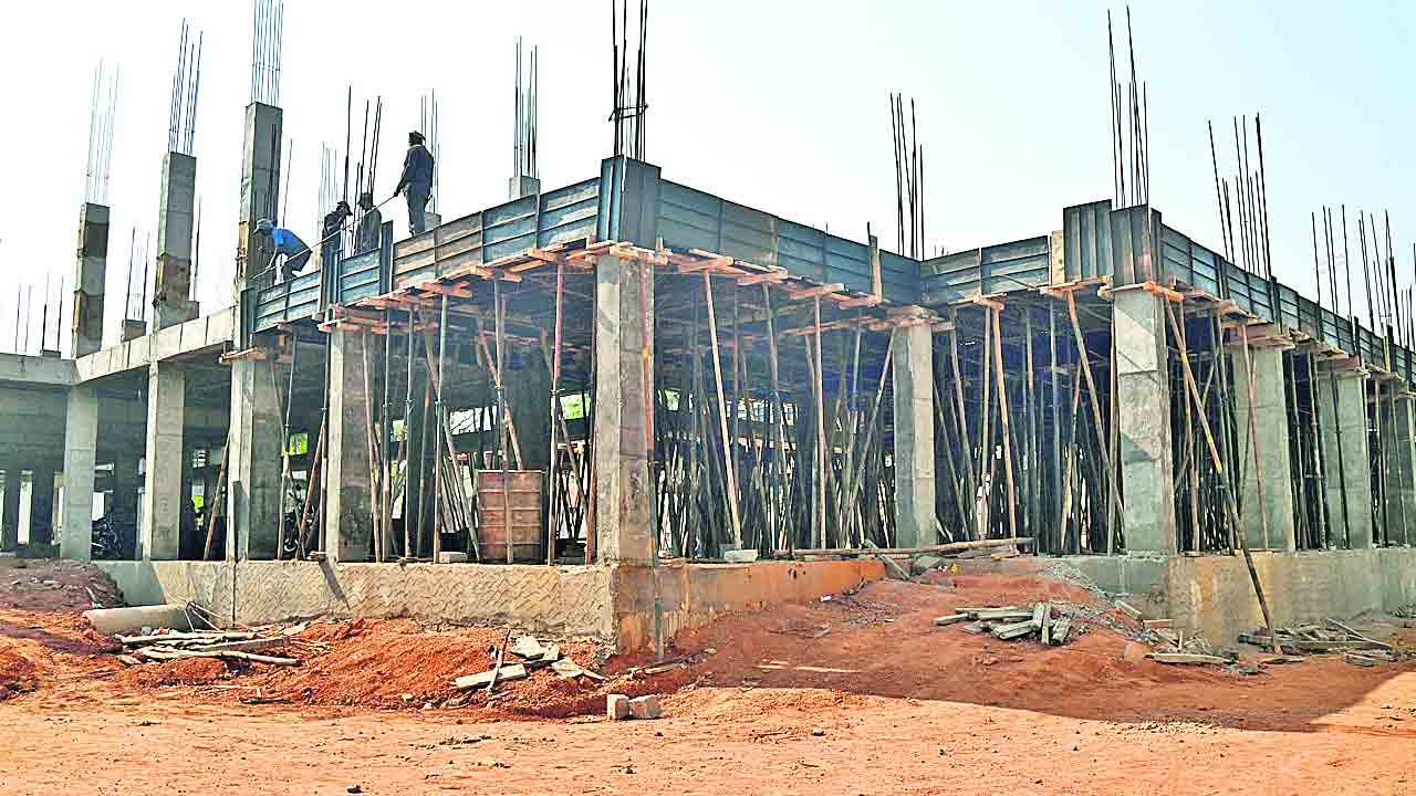 నత్తనడకన పనులు ” నాణ్యతకు తూట్లు!