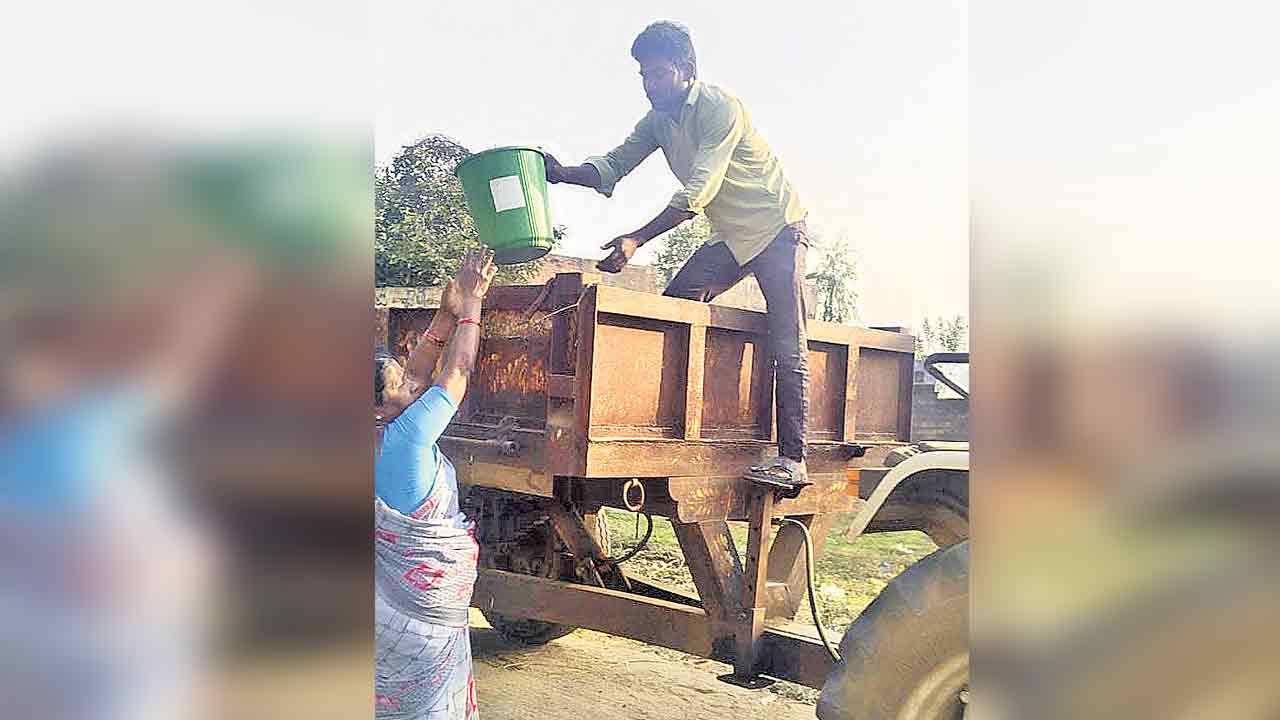 పారిశుధ్య కార్మికుడిగా సర్పంచ్‌