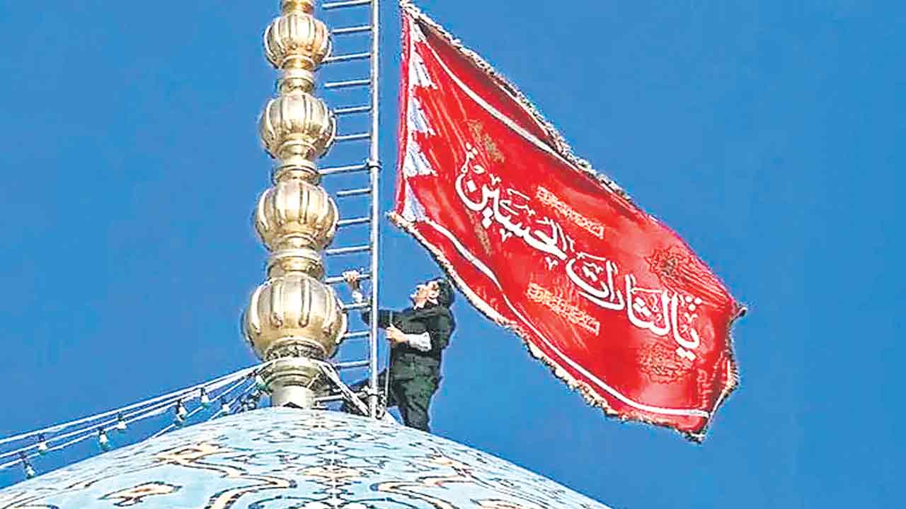 ప్రతీకార ప్రతిబింబం.. ఆ ఎర్ర జెండా